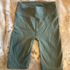 Lululemon Reveal Short Digital Rain in Tidewater Teal